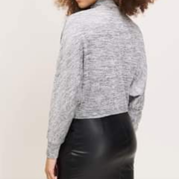 Mock turtle neck crop top - Picture 3 of 6